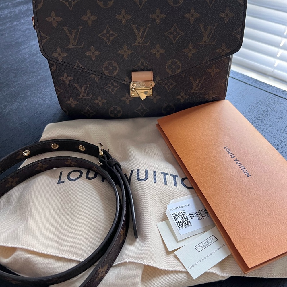 Authentic Louis Vuitton Pochette Métis